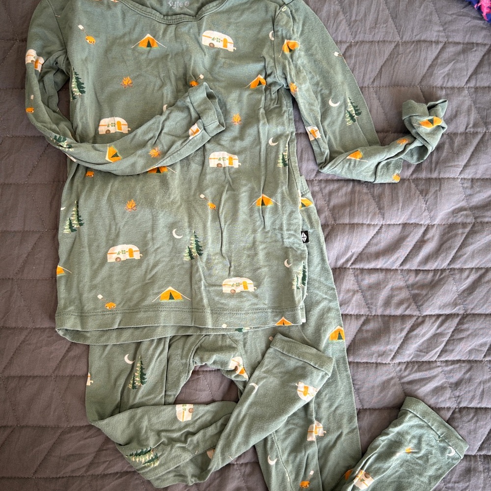 Kyte BABY Green Pajama Set with Camping Design